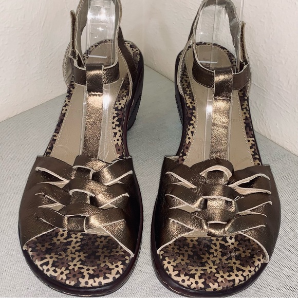 Gold Jambu Sandal - Picture 11 of 11